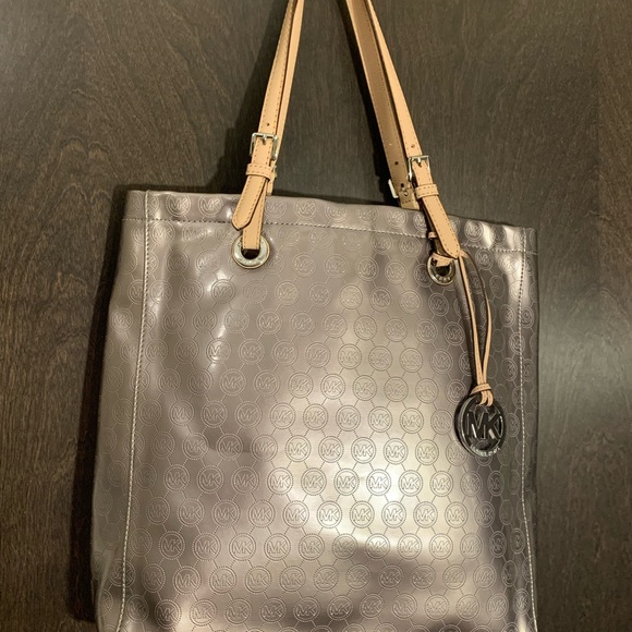 Like New Michael Kors Tote Handbag - Picture 8 of 15